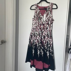 Floral printed HILO black/ pink and white floral design White House Black market